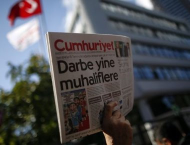 Τουρκία: Στο εδώλιο ο αρχισυντάκτης της ηλεκτρονικής «Cumhuriyet»